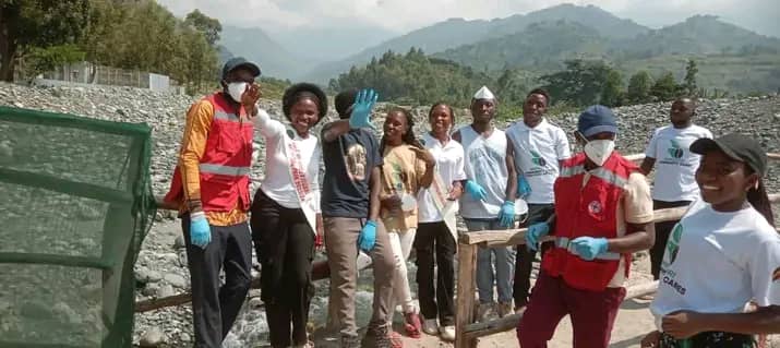 12MDI community team in the Rwenzori foothills