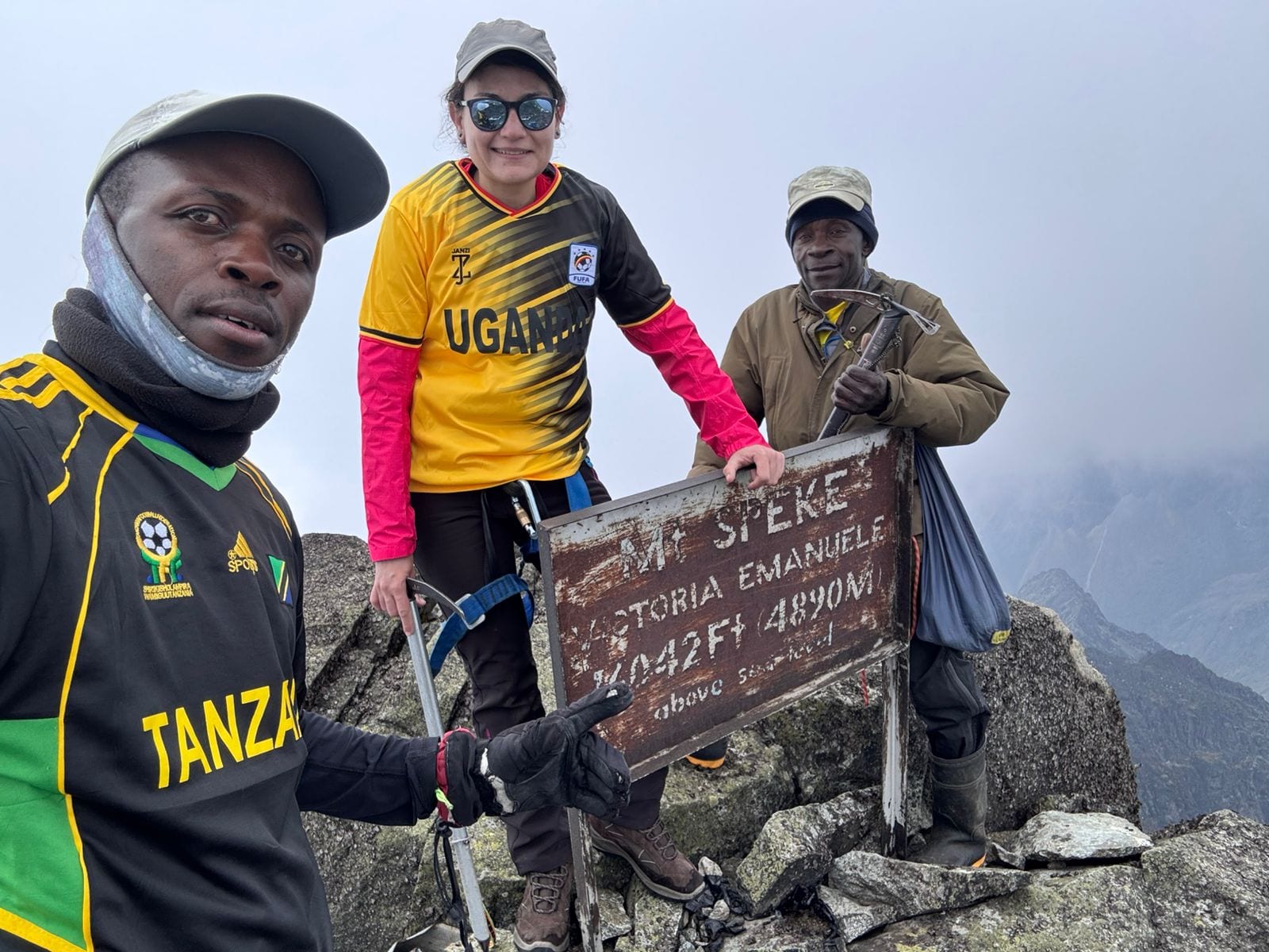 12 Monkeys Tours & Safaris in Uganda — gorilla trekking, Rwenzori treks and safaris, photo 5