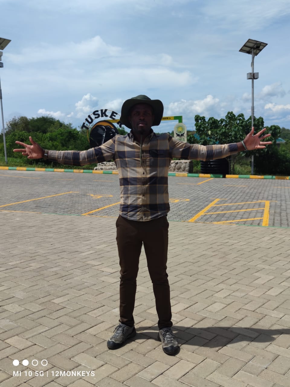 12 Monkeys Tours & Safaris in Uganda — gorilla trekking, Rwenzori treks and safaris, photo 19
